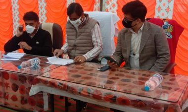 फिल्म नायक की तर्ज पर दिखे कलेक्टर