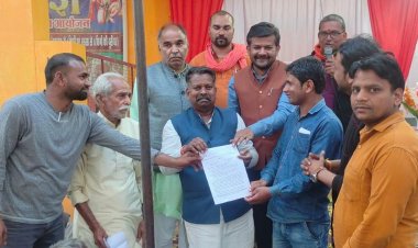 वेतन विसंगति को लेकर विधायक को सौंपा ज्ञापन