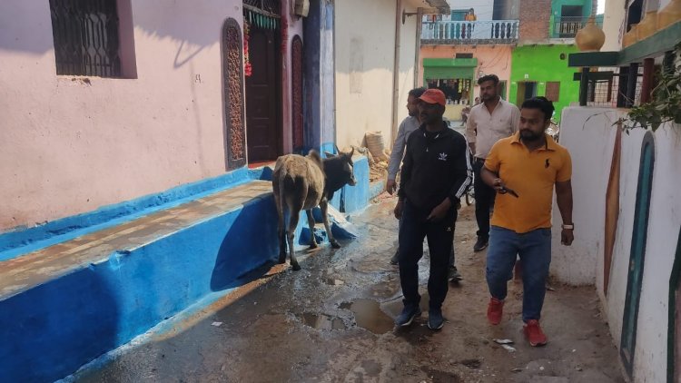 नगर मे पानी के दुरूपयोग को रोकने के लिए पानी बहाने वाले घरों के काटे गए नल कनेक्शन