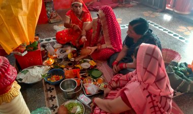 सोमवती अमावस्या पर सुहागिनों ने की 108 परिक्रमा,  पति की लम्बी आयु के लिए रखा व्रत