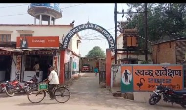 लोकायुक्त ने  नगर परिषद के दो कर्मचारियों को घूस लेते पकड़ा