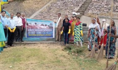 प्राधिकरण द्वारा पोस्टऑफिस घाट पर चलाया गया स्वच्छता अभियान