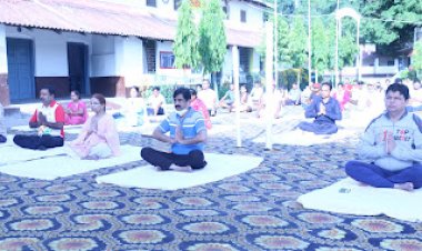 अंतर्राष्ट्रीय योग दिवस के अवसर पर जिले भर में आयोजित हुए सामूहिक योगा के कार्यक्रम