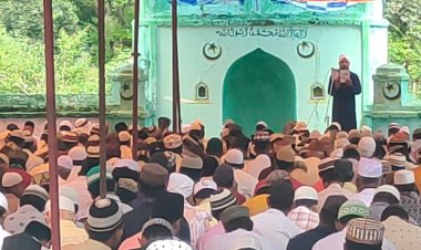 ईदगाह में हज़ारों की तादात में ईदुल-अज़हा की नमाज़ अता की