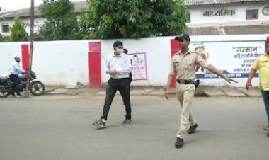 सिंगल यूज प्लास्टिक की रोकथाम के लिए कलेक्टर ने नगर में चलाया चेकिंग अभियान, तीन दुकानदारों पर लगाया जुर्माना।