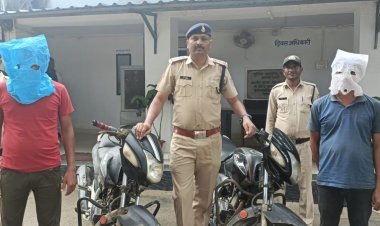 राहगीरों से लूटपाट कर यूपी भागने वाले गैंग के तीन लोग गिरफ्तारः राहगीरों पर चाकू से हमला कर लूट की घटना को अंजाम देने के बाद यूपी भाग जाते थे, तीन मामलों का हुआ खुलासा, 2 लाख के सामान जब्त