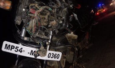 सड़क हादसे में बाइक चालक गम्भीर