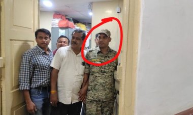 MP में लोकायुक्त की बड़ी कार्रवाई: इंदौर में 1.5 लाख रिश्वत लेते धार का आरक्षक गिरफ्तार
