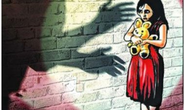 3 साल की मासूम से दुष्कर्म के फरार आरोपी पर 10 हजार का इनाम घोषित, इधर आरोपी को भगाने के आरोप में प्रधान आरक्षक सस्पेंड