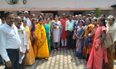 गुरु जी ने अपनी नियुक्ति दिनांक से वरिष्ठता सहित 2 सूत्रीय मांग का  स्मरण ज्ञापन  मुख्यमंत्री  के नाम आदिम जाति  कल्याण मंत्री  सुश्री मीना सिंह  को दिया