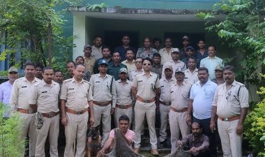 चीतल का मांस पकाते दो शिकारी गिरफ्तार