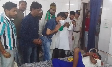 हिंदू मुस्लिम एकता मंच द्वारा पैगम्बर - ए - इस्लाम के जन्मदिवस पर जिला चिकित्सालय में बांटे फल, फूल