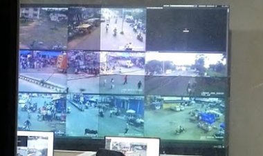 बिना हेलमेट के वाहन चला रहे पचास पुलिसकर्मियों के काटे गए चालान, दो लाइन हाजिर।