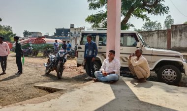 नपा अध्यक्ष ने दिखाई तत्परता, धरना पे बैठे नपा पार्षद को अध्यक्ष ने मनाया व मांग को किया पूरा