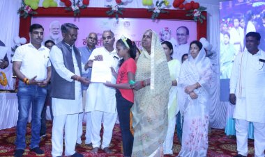 लाड़ली लक्ष्मी योजना 2.0 के तहत प्रदेश  की 1477 लाड़ली लक्ष्मियों को एक करोड़ 85 लाख रूपये की राषि खाते मे मुख्यमंत्री द्वारा अंतरित की गई