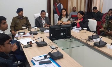 मध्यप्रदेश कल, आज और कल विषय पर पावर प्रेजेनटेशन तैयार करनें के कलेक्टर ने दिए निर्देश