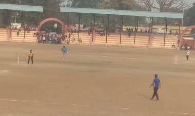 टेनिस बॉल क्रिकेट टूर्नामेंट में दो रोमांचक मैच का दर्शकों ने लिया आनंद