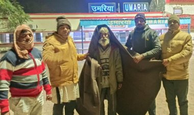 हिंदू मुस्लिम एकता मंच द्वारा शहर में गरीबों को बांटे गए कंबल