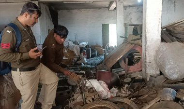 अब्दुल कबाड़ी के कबाड़खाने से हुए दो पहिया चार पहिया के पार्ट्स जप्त
