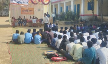 कुमार मंगलमय हायर सेकेंडरी विद्यालय नौरोज़ाबाद मे हुआ कैरियर मेले का आयोजन