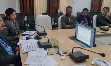प्रेस कांफ्रेंस में कलेक्टर ने विकास यात्रा के संबंध में पत्रकारों को दी जानकारी