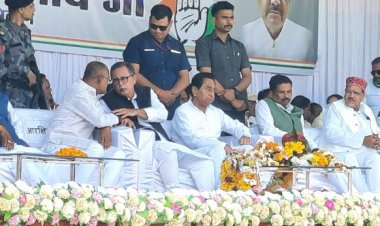 जनाक्रोश रैली के दौरान कमलनाथ ने कहा - 'शिवराज सिंह चौहान की विकास यात्रा उनकी प्रदेश से  निकास यात्रा है।'
