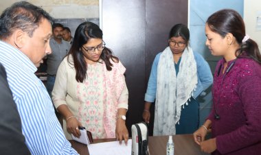 जिला पंचायत कार्यालय की गतिविधियों का कलेक्टर ने किया अवलोकन