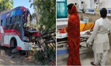 अनियंत्रित बस पेड़ से टकराई, 2 दर्जन से ज्यादा यात्री घायल
