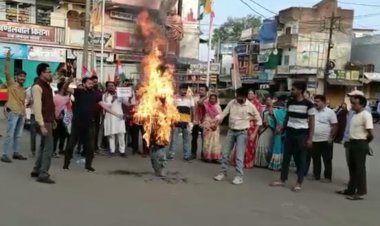 युवा कांग्रेस बांधवगढ़ विधानसभा ने फूंका मुख्यमंत्री शिवराज सिंह चौहान का पुतला
