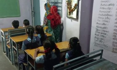 शिक्षक ने बच्चियों से की अश्लील हरकत, आधा स्कूली ड्रेस उतरवाकर कराया डांस, बताने पर दी मारने की धमकी, आरोपी अरेस्ट