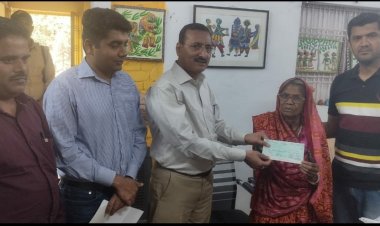 पद्मश्री जोधईया बाई बैगा को आवास तथा उमरिया जिले में आदिवासी कला के प्रोत्साहन हेतु माननीय राज्यपाल ने मंजूर की आर्थिक सहायता