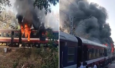 डेमू ट्रेन में लगी भीषण आग, यात्रियों में मची अफरा-तफरी, ट्रेन से कूदकर यात्रियों ने बचाई जान,सभी सुरक्षित