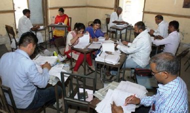 उत्तरपुस्तिकाओं के मूल्यांकन में हो रही टालमटोली, जिला शिक्षा अधिकारी होंगे जिम्मेदार