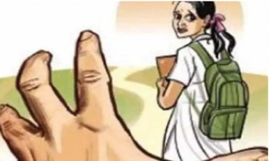 रिश्ते शर्मसार: सगे बाप ने 18 वर्षीय बेटी से बुरी नियत से की छेड़खानी, मना करने पर की मारपीट, केस दर्ज