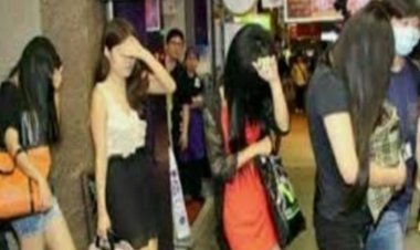 होटल के कमरों में रंगरेलियां मनाते पकड़े गए 16 युवक-युवतियां,सभी को आपत्तिजनक हालत में पुलिस ने पकड़ा