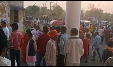 लाइनमैन का शव रख किया विरोध प्रदर्शन,पुलिस ने दिया आश्वासन