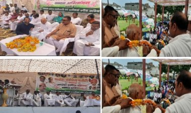 प्रतिपक्ष के नेता कार्यकर्ताओं में जान फूंकने पहुचे व  कांग्रेस नेताओं को पढ़ाया एकता का पाठ