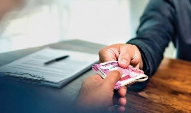 रिश्वतखोरी में नही लग रही लगाम, जेई और लाइनमैन  9 हजार की घूंस लेते  लोकायुक्त टीम ने किया ट्रेप