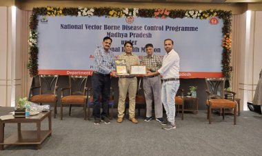 वार्षिक समीक्षा बैठक के दौरान उमरिया को किया गया सम्मानित
