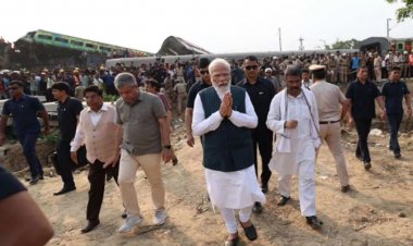 PM मोदी ट्रेन दुर्घटना स्थल पर पहुंचे, अस्पताल जाकर घायलों का जाना हाल, 'दोषियों को बख्शा नहीं जाएगा'