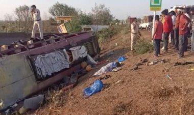 शिवपुरी में छात्रों से भरी बस पलटी, 2 की मौत: ग्वालियर से शाजापुर वनवासी लीला करने जा रहे थे बच्चे, सभी नर्मदापुरम निवासी