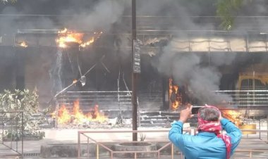बीच शहर कमर्शियल कॉम्प्लेक्स में लगी भीषण आग