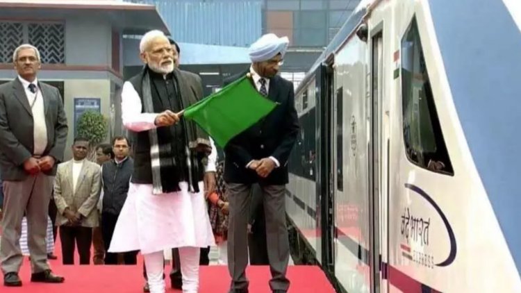 प्रधानमंत्री नरेंद्र मोदी ने भोपाल से देश की 5 नई वंदे भारत ट्रेनों को दिखाई हरी झंडी