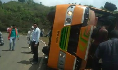 पीएम मोदी के कार्यक्रम में शामिल होने आ रही बस अनियंत्रित होकर पल्टी,  लोग हुए घायल, डिंडोरी से शहडोल आ रही थी बस