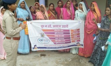 पुलिस द्वारा महिला जागरूकता अभियान के तहत महिलाओ व बालिकाओं को महिला संबंधी अपराधो एवं हेल्पलाइन नंबर की जानकारी देकर किया गया जागरूक,  साथ ही सायबर अपराधो से बचने के बताये गये उपाय
