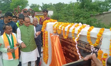 सीएम शिवराज ने अनूपपुर नगर में 5.50 करोड़ की लागत से निर्मित तीपान पुल का किया लोकार्पण,श्रमिकों से की चर्चा