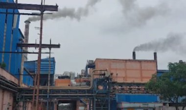 कारखाने के सामने घंटों शव रखकर परिजनों ने किया प्रदर्शन