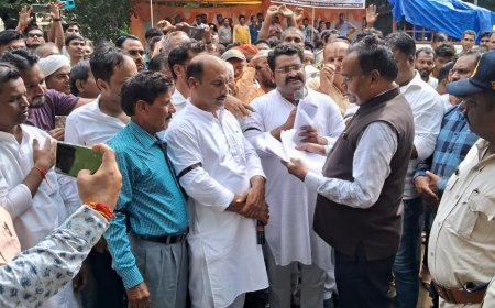 दर्जनो गांव के गैर राजनीतिक किसानों ने किया प्रदर्शन, 5 दिन का दिया अल्टीमेटम,  अपर कलेक्टर ने बिजली समस्या जल्द दुरुस्त करने दिया आश्वासन