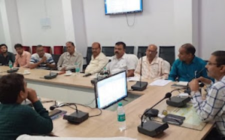 जिला निर्वाचन अधिकारी की अध्यक्षता में मुद्रक एवं प्रकाशकों की बैठक संपन्न