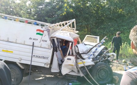 ट्रक व पिकप के जोरदार भिड़ंत में दोनों चालक घायल
